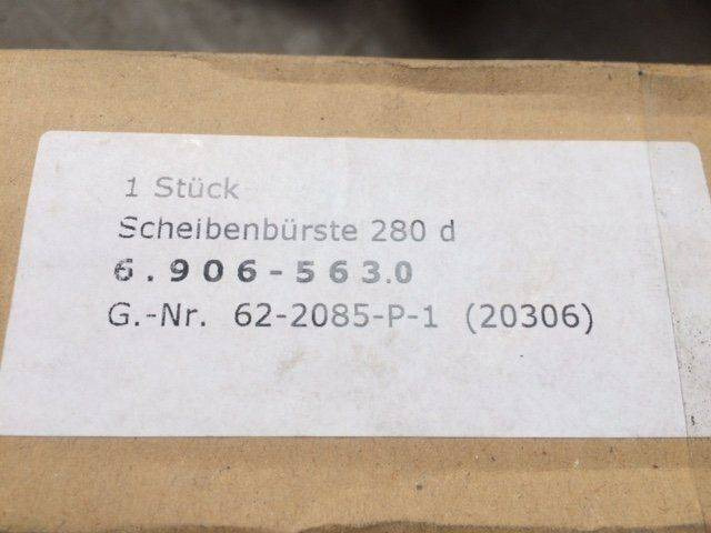 Kärcher Disc Brush Red - Ferde seprő - Takarítógép: 3 kép. Kärcher Disc Brush Red - Ferde seprő - Takarítógép: 3 kép.