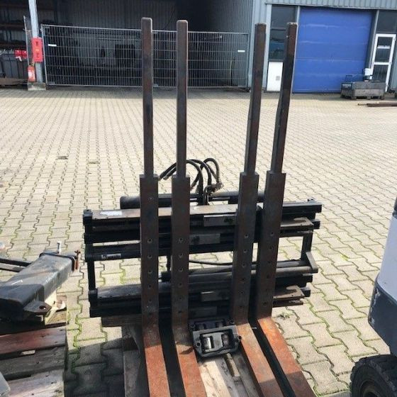Kaup Double pallet handler with separate side shift - Raklapvilla: 2 kép. Kaup Double pallet handler with separate side shift - Raklapvilla: 2 kép.