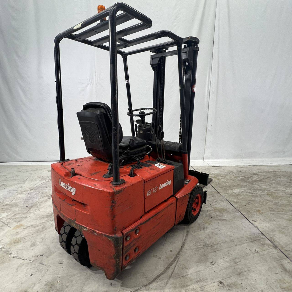 Linde E12 (324) - Elektromos targonca: 2 kép. Linde E12 (324) - Elektromos targonca: 2 kép.