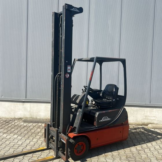 Linde E14 (335-02) - Elektromos targonca: 1 kép. Linde E14 (335-02) - Elektromos targonca: 1 kép.