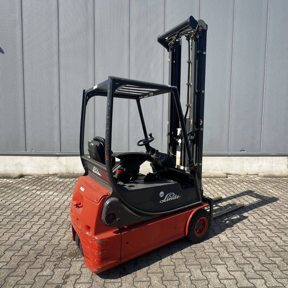 Linde E14 (335-02) - Elektromos targonca: 2 kép. Linde E14 (335-02) - Elektromos targonca: 2 kép.