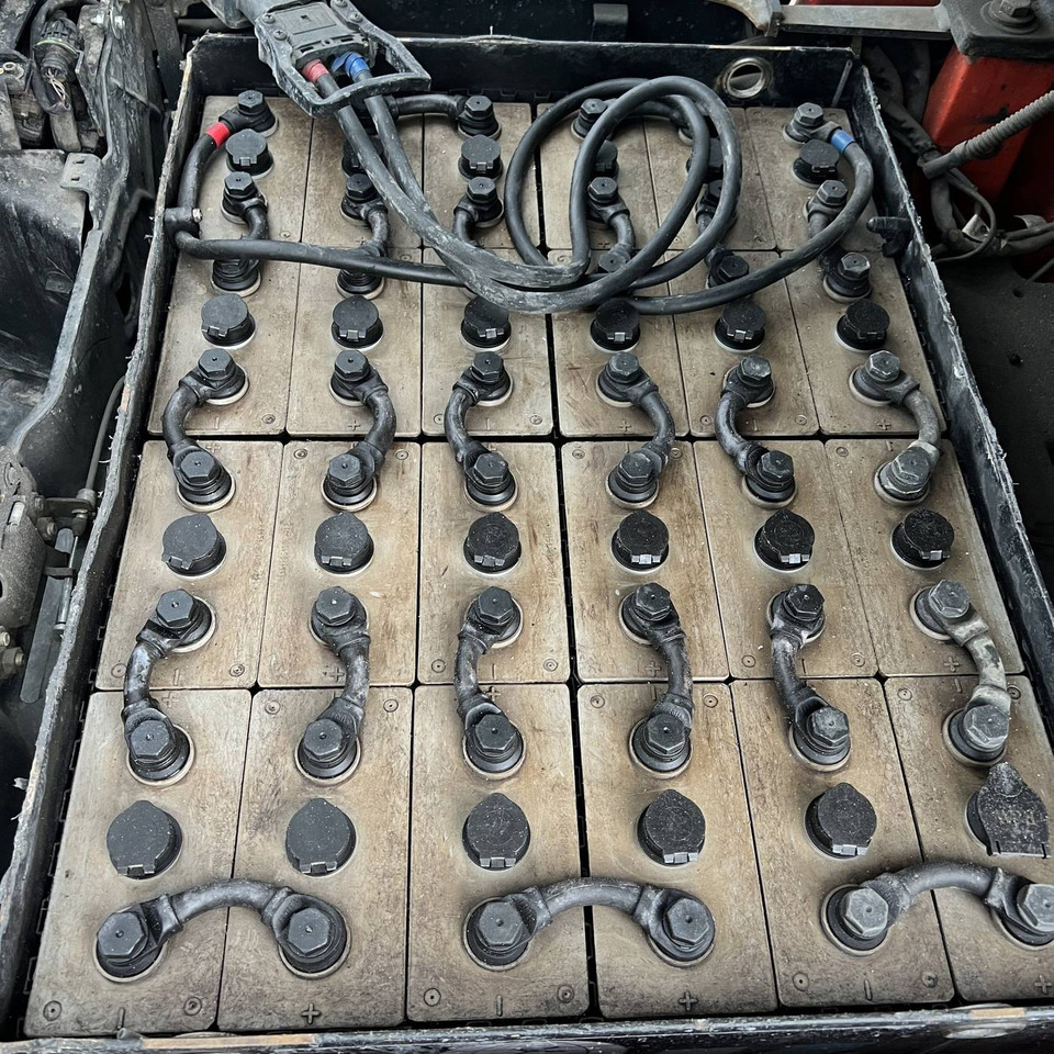 Linde E16 (386) - Elektromos targonca: 4 kép. Linde E16 (386) - Elektromos targonca: 4 kép.