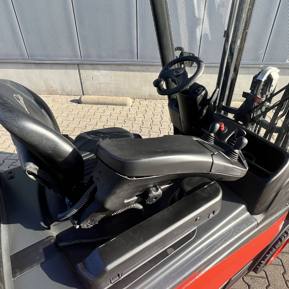 Linde E16P (386-02) EVO - Elektromos targonca: 4 kép. Linde E16P (386-02) EVO - Elektromos targonca: 4 kép.