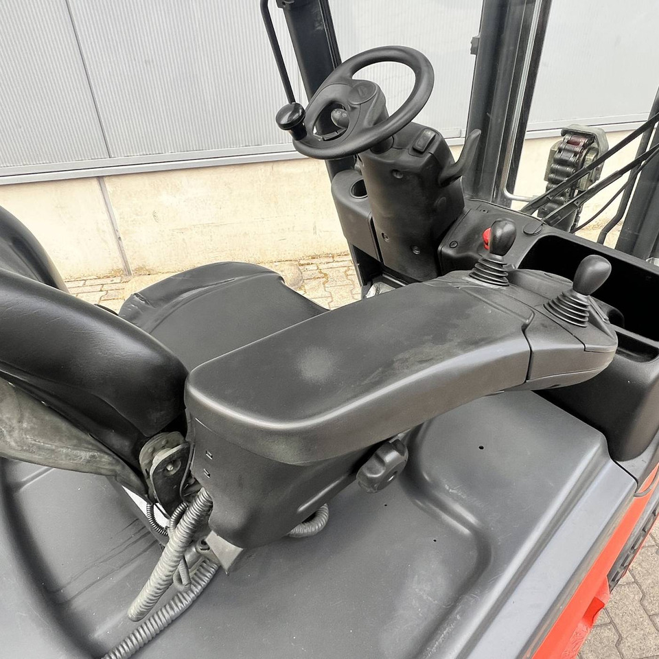 Linde E16PH (386-02) EVO - Elektromos targonca: 5 kép. Linde E16PH (386-02) EVO - Elektromos targonca: 5 kép.