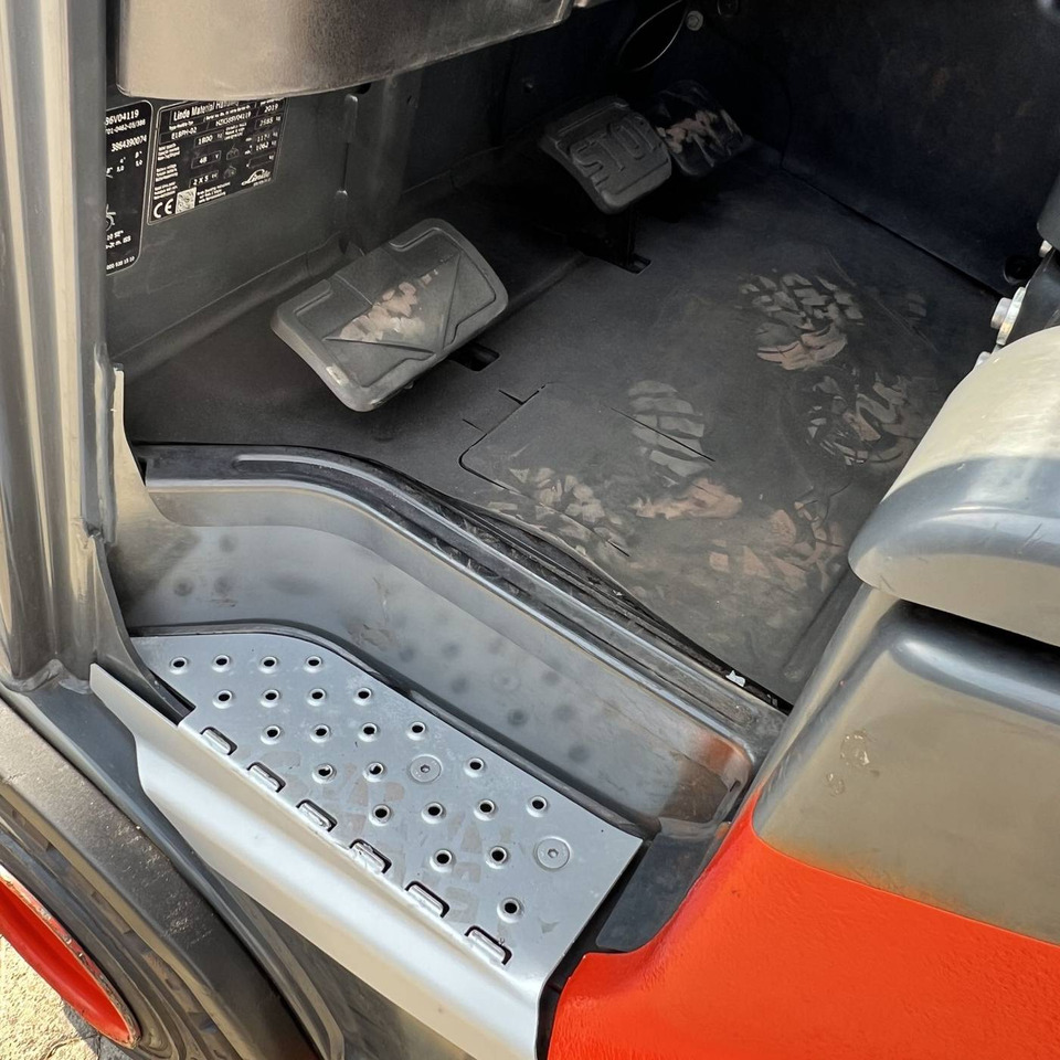 Elektromos targonca Linde E18PH (386-02) EVO: 7 kép. Elektromos targonca Linde E18PH (386-02) EVO: 7 kép.