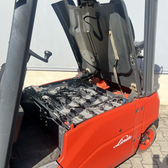 Linde E20PL (386-01) - Elektromos targonca: 2 kép. Linde E20PL (386-01) - Elektromos targonca: 2 kép.