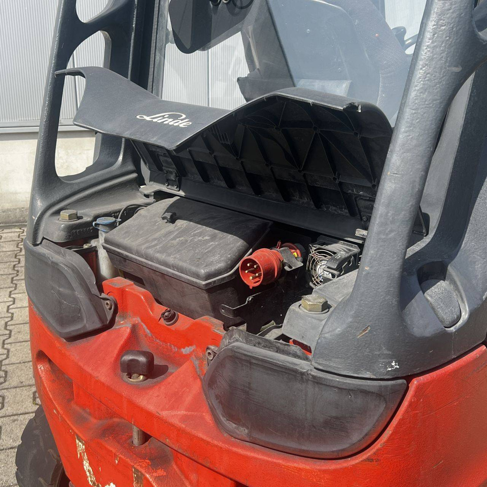 Elektromos targonca Linde E25-01 (387): 6 kép.