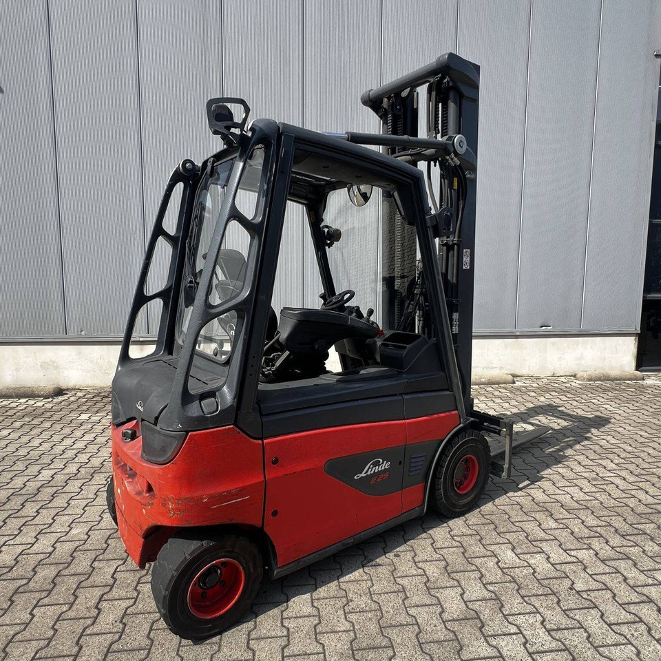 Linde E25-01 (387) - Elektromos targonca: 2 kép. Linde E25-01 (387) - Elektromos targonca: 2 kép.