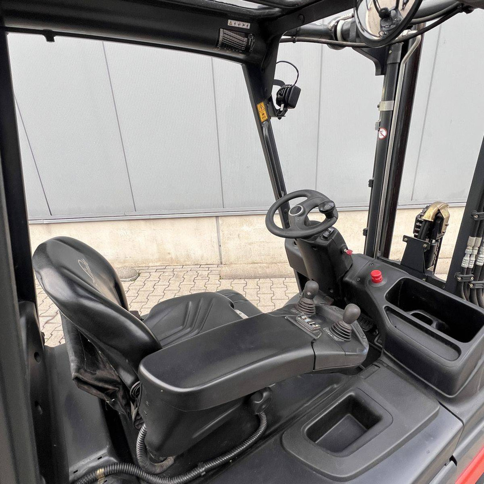 Linde E25 (387) - Elektromos targonca: 4 kép. Linde E25 (387) - Elektromos targonca: 4 kép.