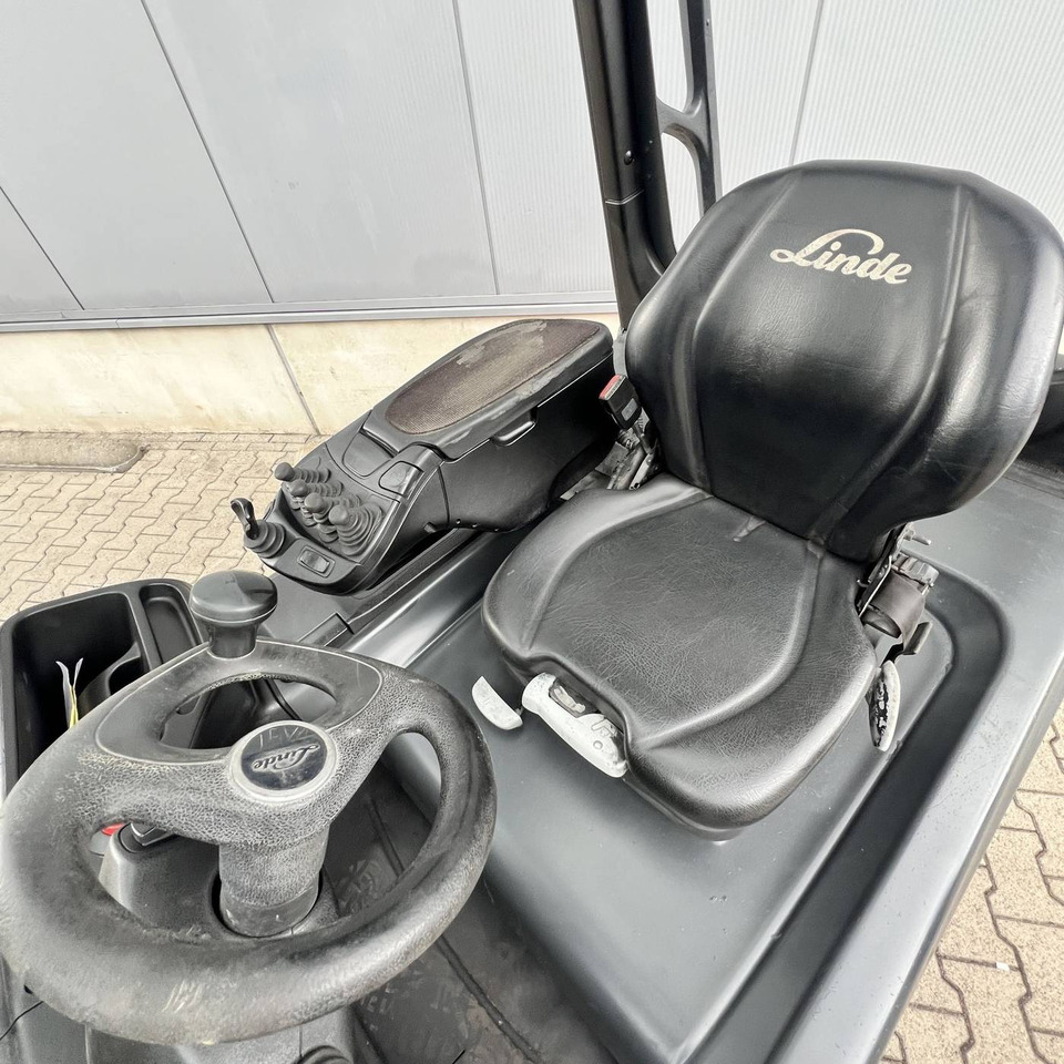 Linde E25L (387) - Elektromos targonca: 4 kép. Linde E25L (387) - Elektromos targonca: 4 kép.