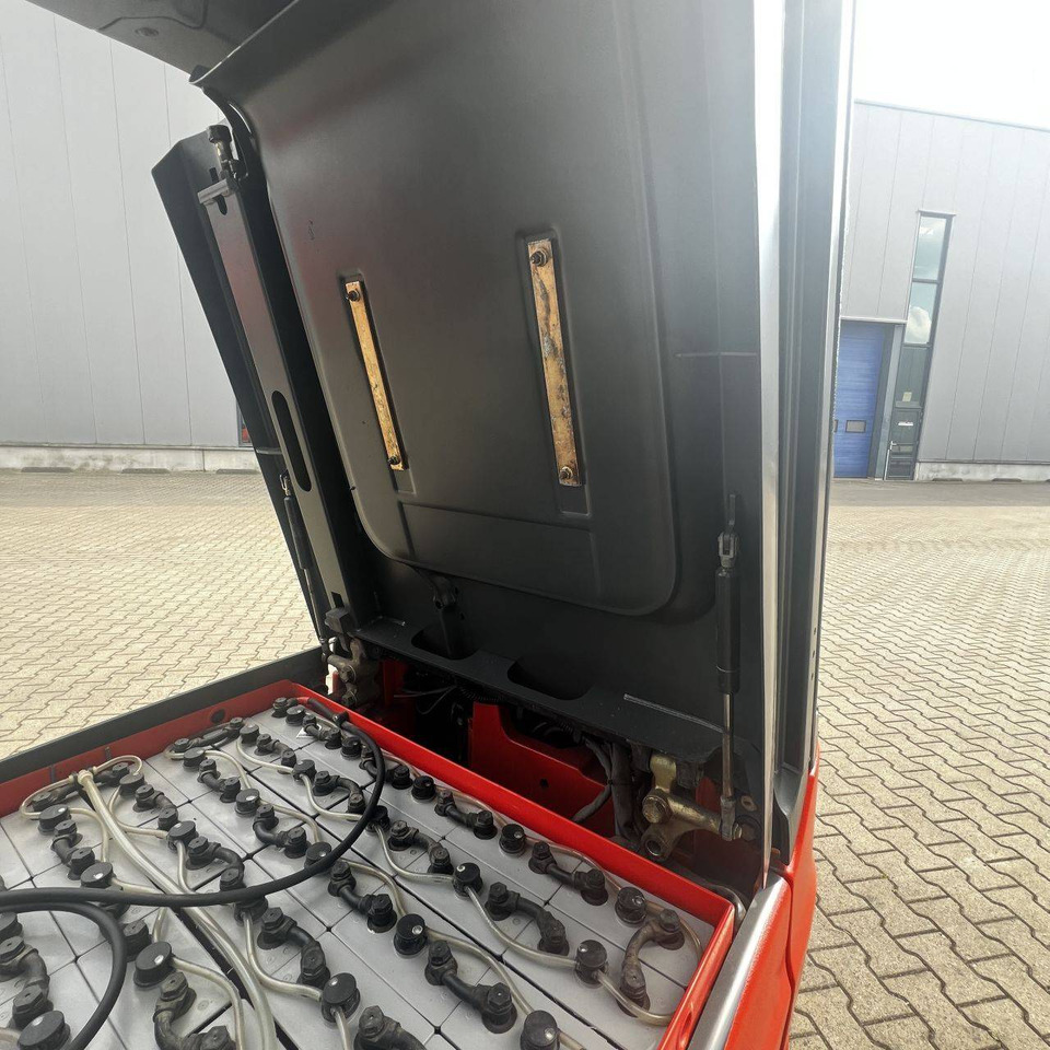 Elektromos targonca Linde E25L (387): 10 kép.