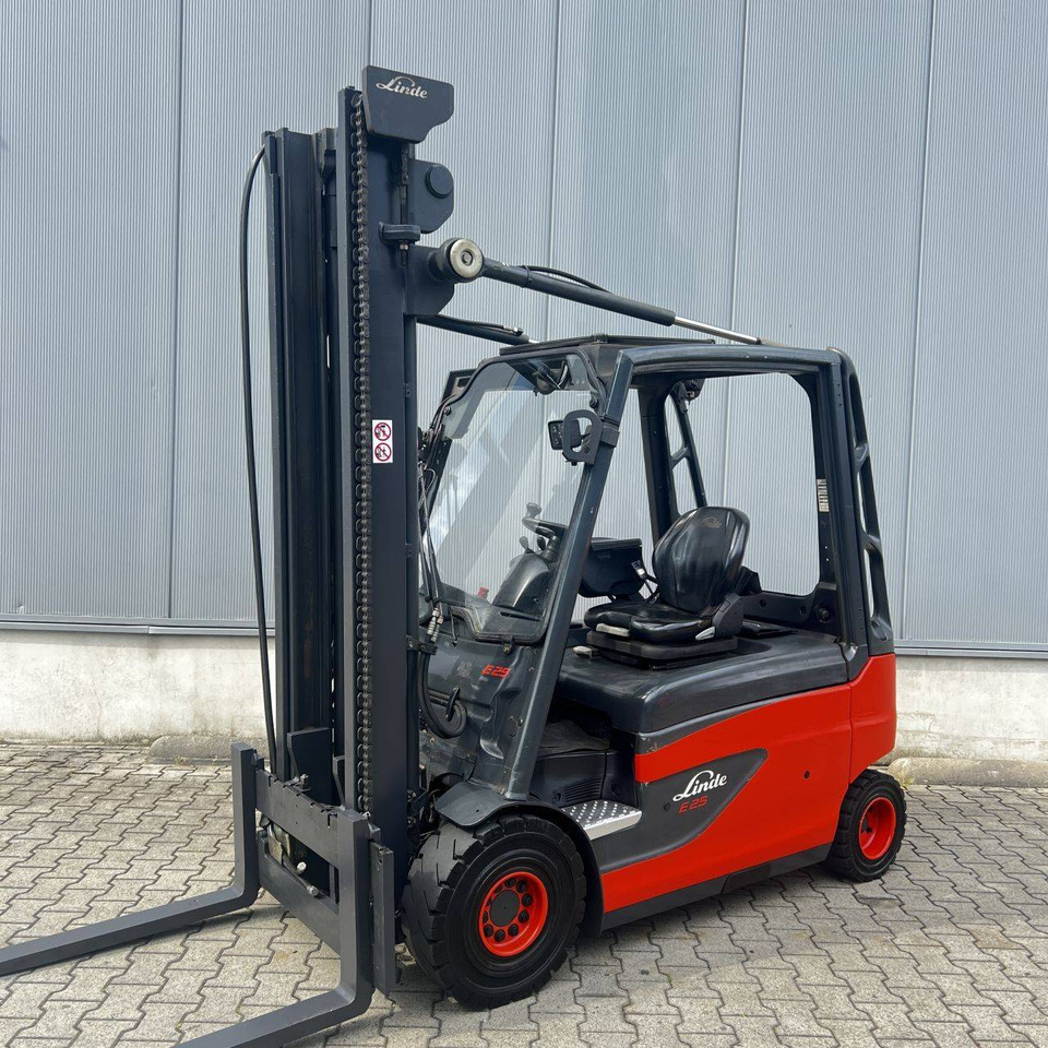 Linde E25L (387) - Elektromos targonca: 1 kép. Linde E25L (387) - Elektromos targonca: 1 kép.