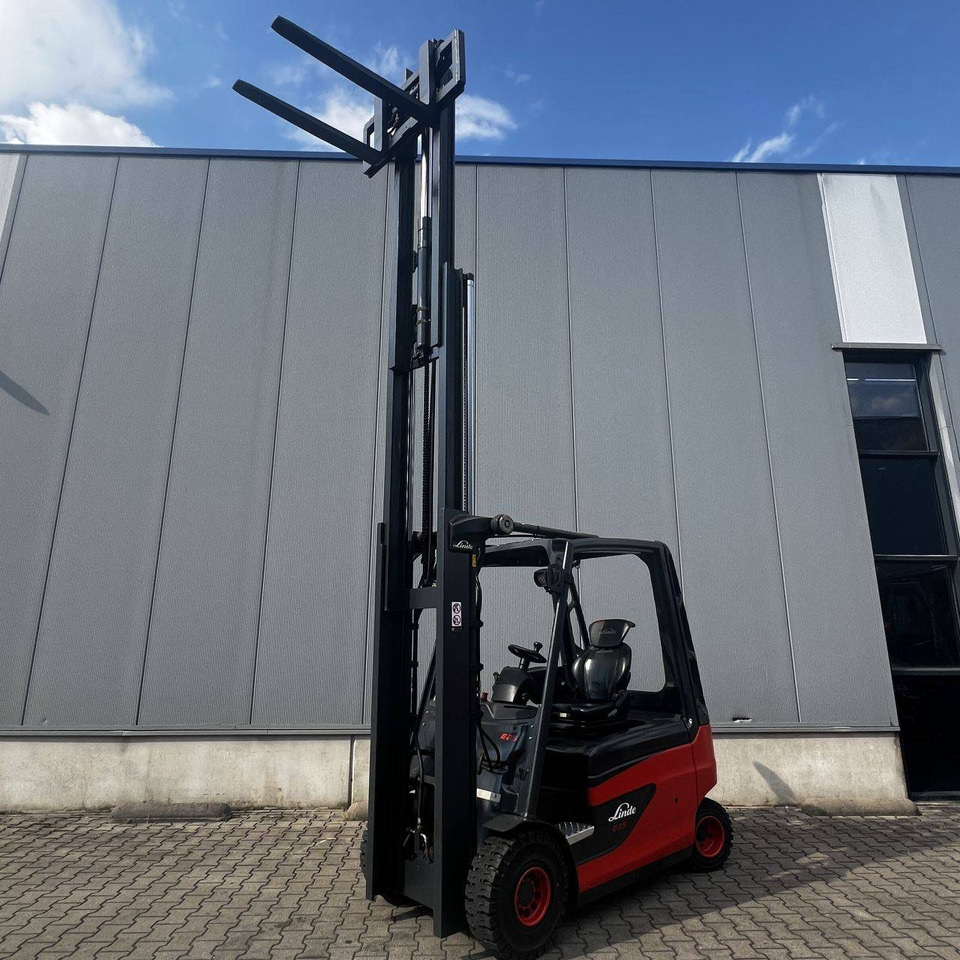 Elektromos targonca Linde E25L (387): 20 kép.