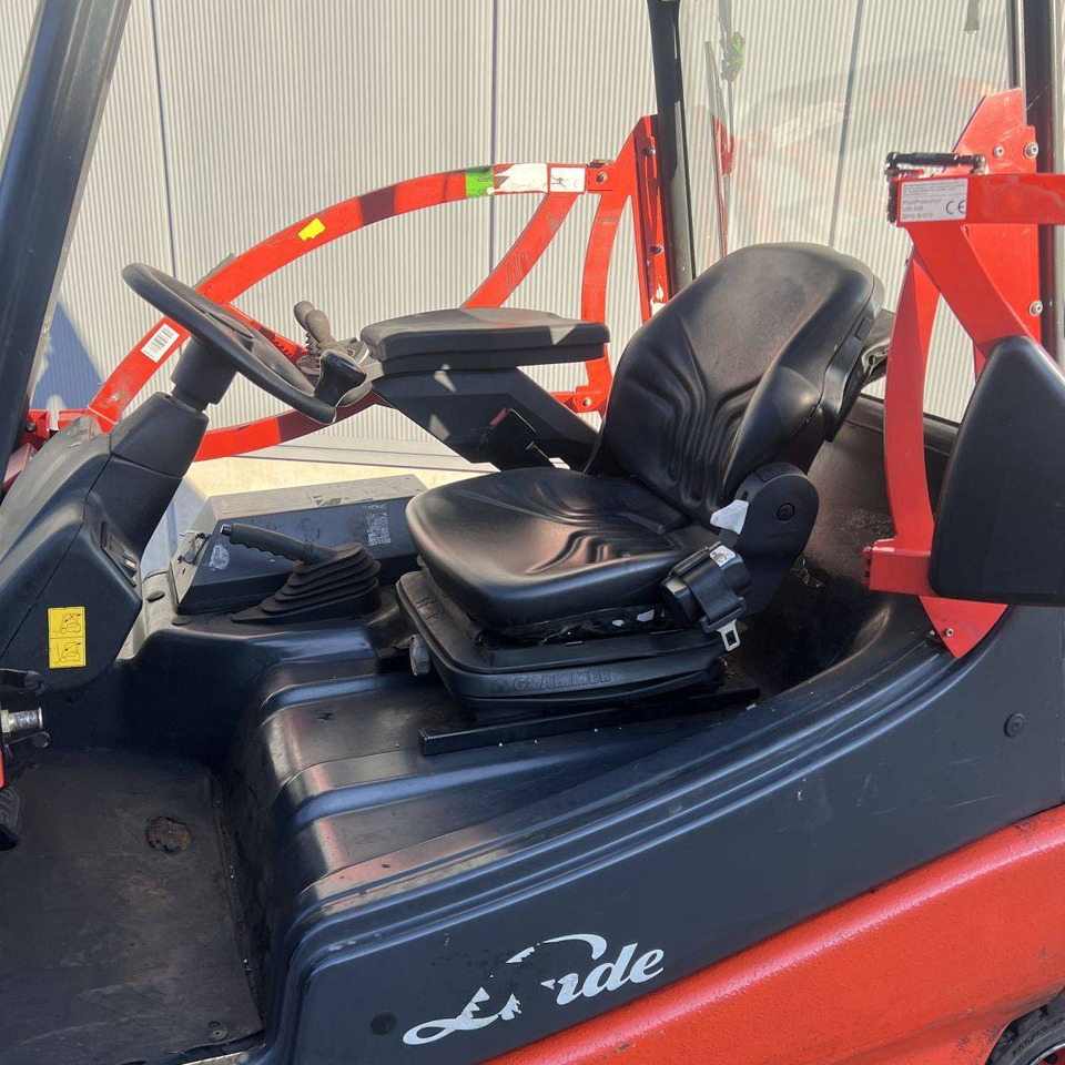 Linde E25S (336-03) - Elektromos targonca: 4 kép. Linde E25S (336-03) - Elektromos targonca: 4 kép.