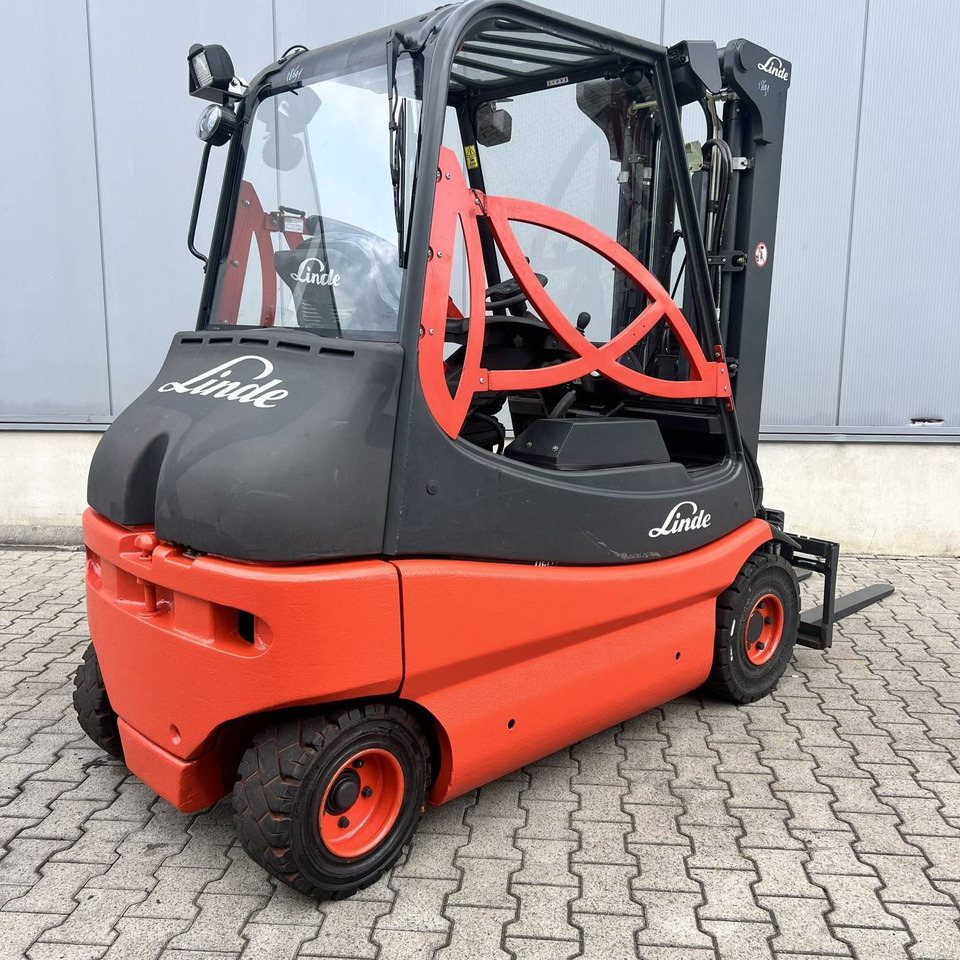 Linde E25S (336-03) - Elektromos targonca: 2 kép. Linde E25S (336-03) - Elektromos targonca: 2 kép.