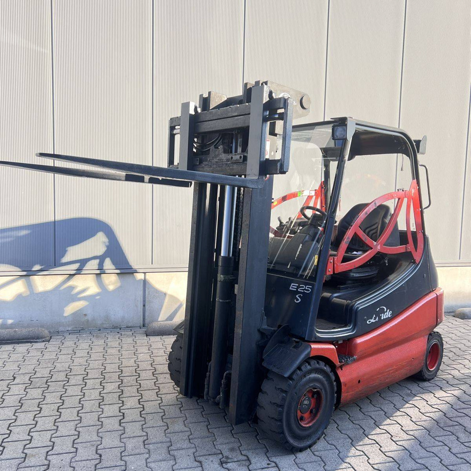 Linde E25S (336-03) - Elektromos targonca: 1 kép. Linde E25S (336-03) - Elektromos targonca: 1 kép.