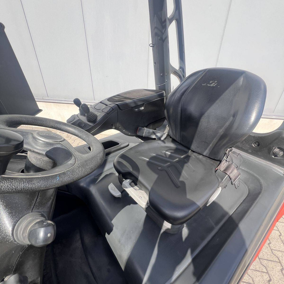 Linde E30 (387) - Elektromos targonca: 5 kép. Linde E30 (387) - Elektromos targonca: 5 kép.