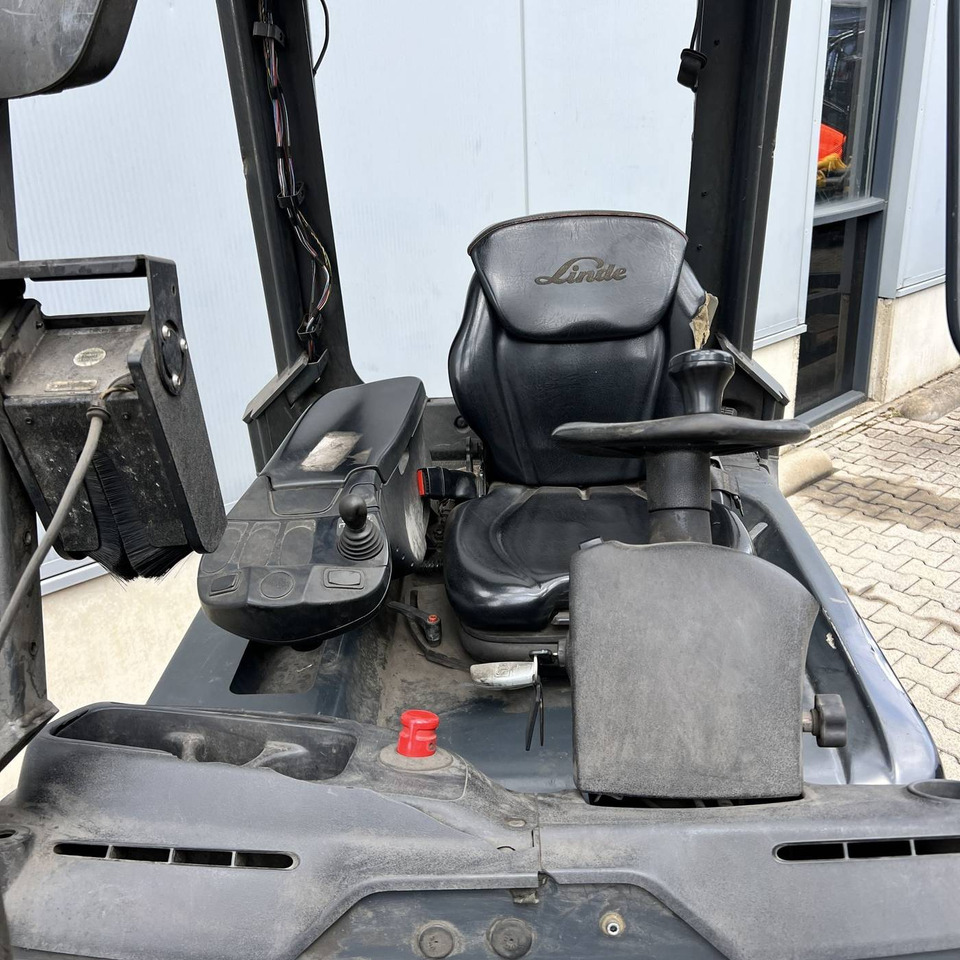 Linde E30/600H (387 ) - Elektromos targonca: 3 kép. Linde E30/600H (387 ) - Elektromos targonca: 3 kép.