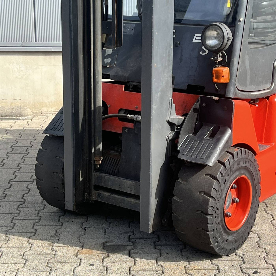 Elektromos targonca Linde E30-600S (336-03): 17 kép.