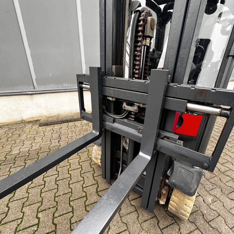 Linde H16D (391) lízing Linde H16D (391): 7 kép.