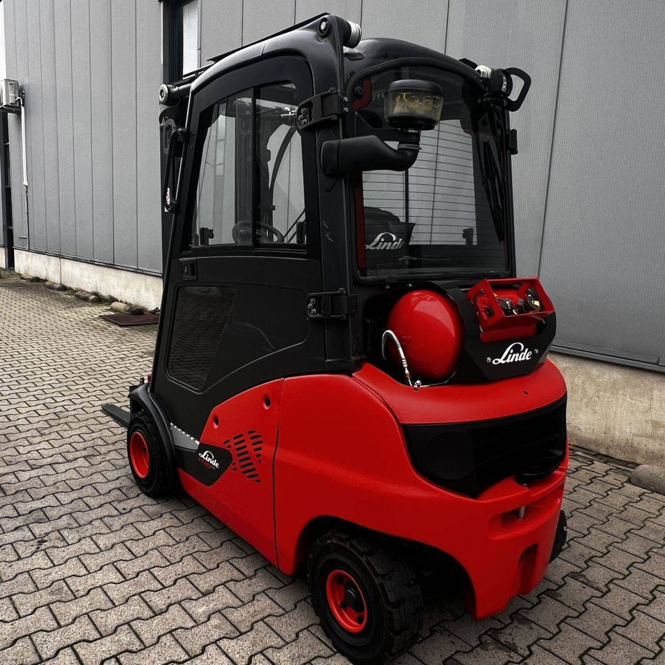 Linde H20T (391) EVO - Gázüzemű targonca: 4 kép. Linde H20T (391) EVO - Gázüzemű targonca: 4 kép.