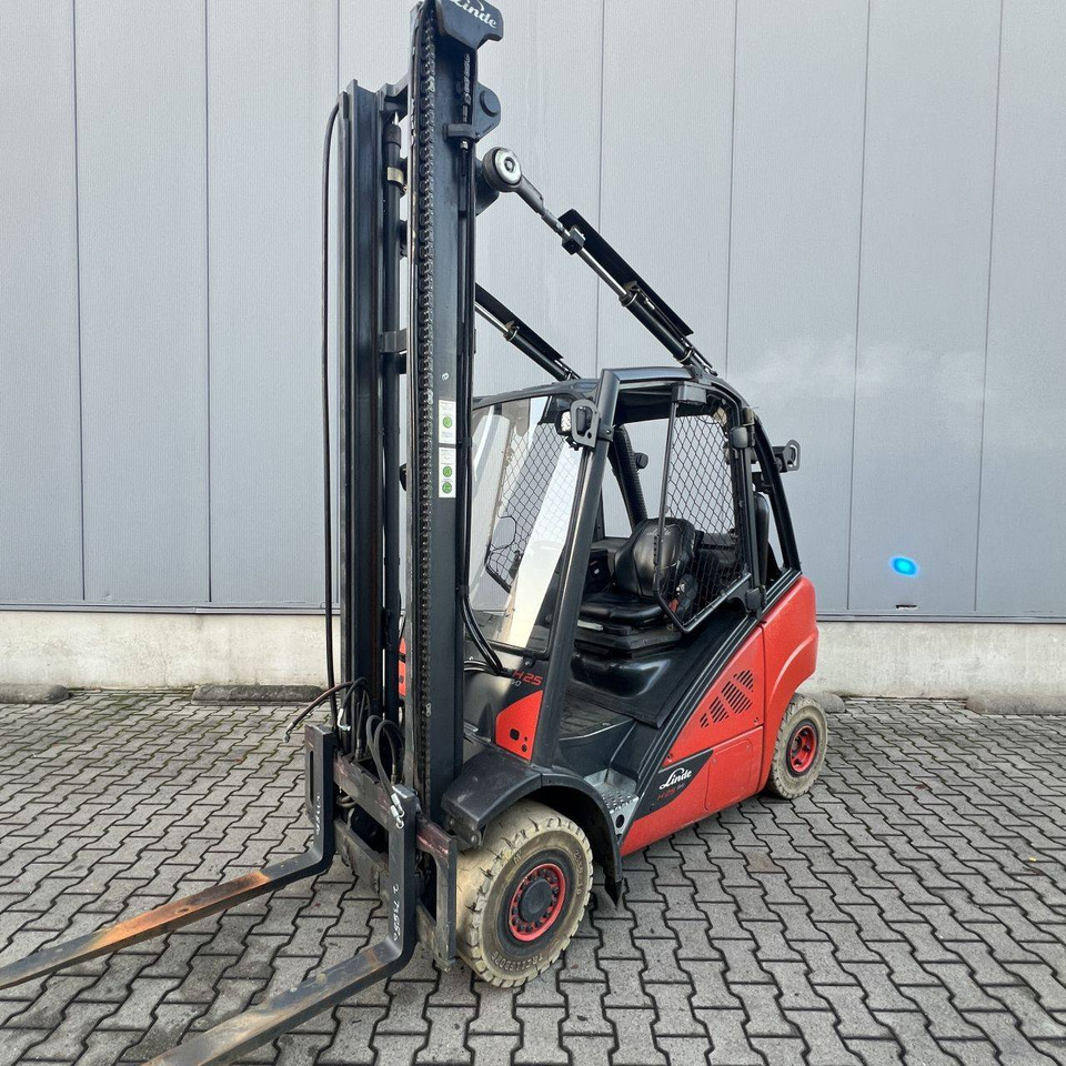 Linde H25T-02 (393) EVO - Gázüzemű targonca: 1 kép. Linde H25T-02 (393) EVO - Gázüzemű targonca: 1 kép.