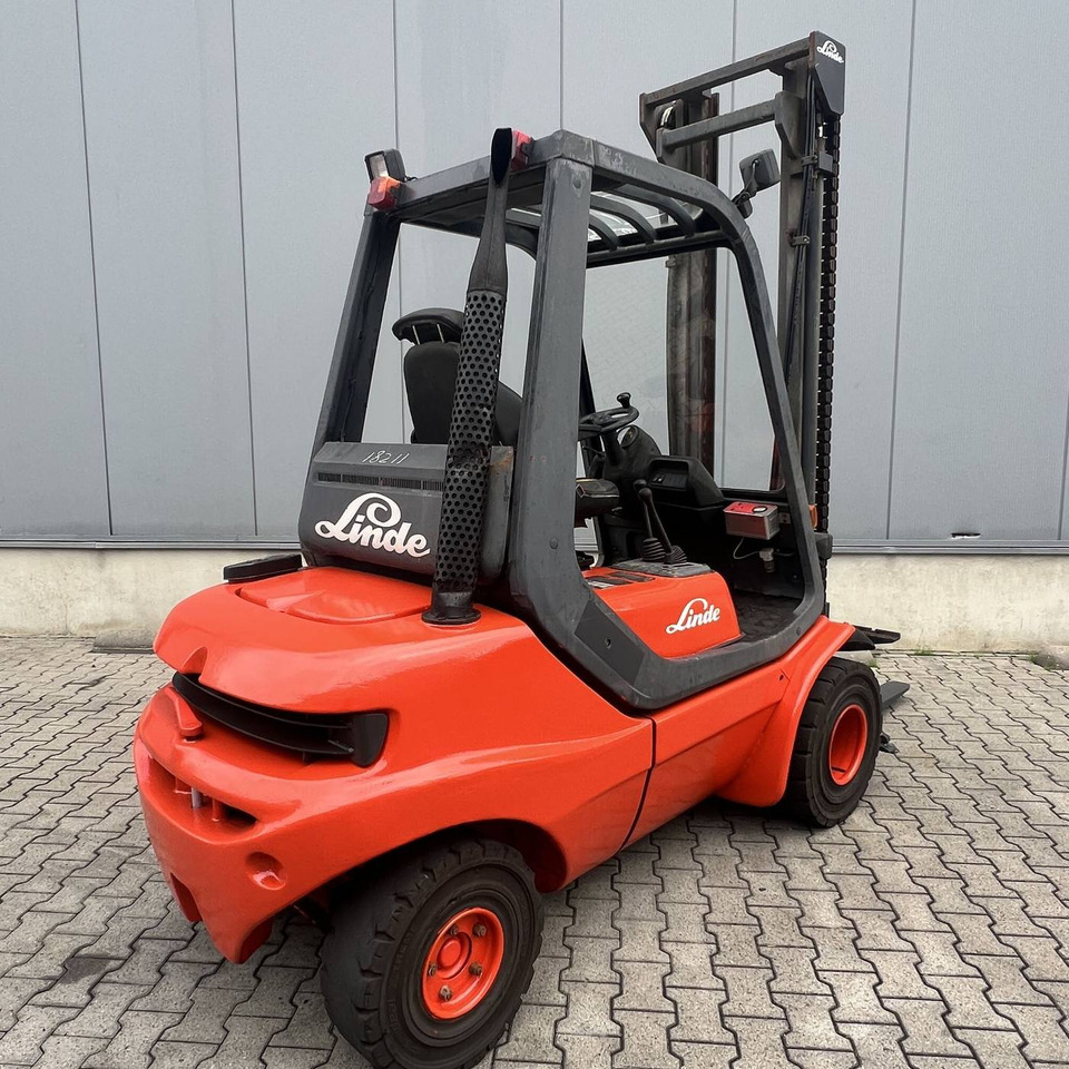 Linde H30D-02 (351) - Dízel targonca: 3 kép. Linde H30D-02 (351) - Dízel targonca: 3 kép.