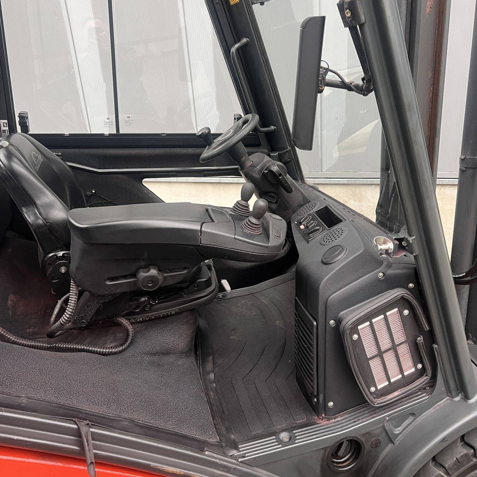 Linde H30D (393) EVO - Dízel targonca: 3 kép. Linde H30D (393) EVO - Dízel targonca: 3 kép.