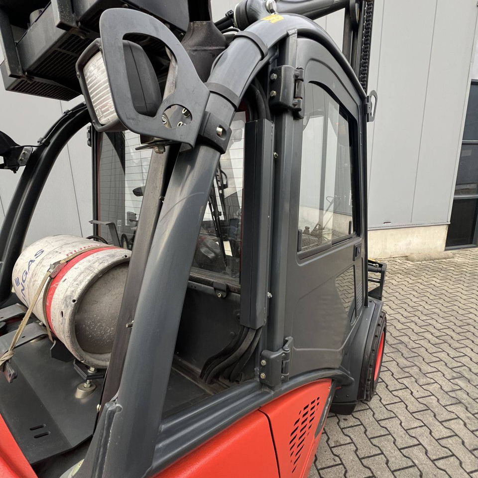 Linde H35T-02 (393) EVO - Gázüzemű targonca: 4 kép. Linde H35T-02 (393) EVO - Gázüzemű targonca: 4 kép.