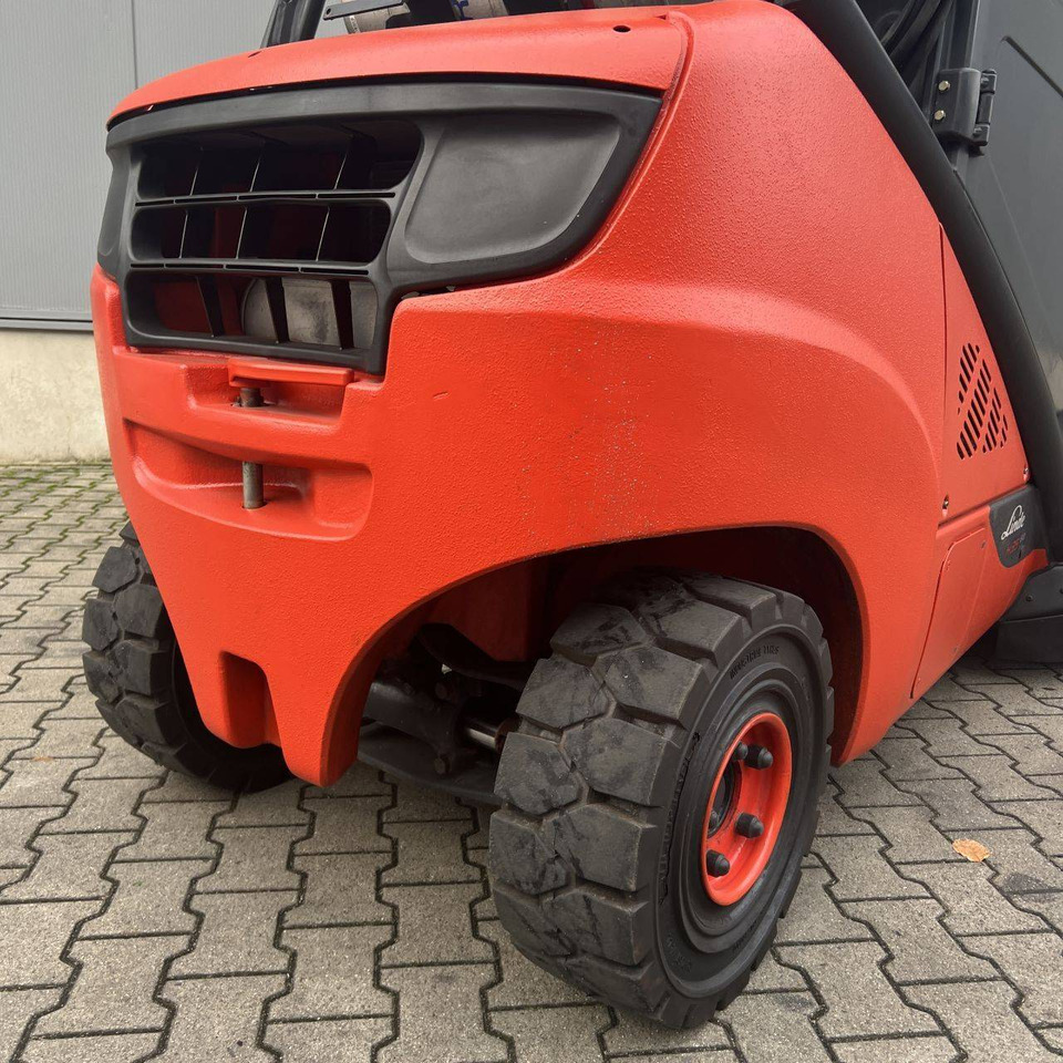 Linde H35T-02 (393) EVO - Gázüzemű targonca: 3 kép. Linde H35T-02 (393) EVO - Gázüzemű targonca: 3 kép.