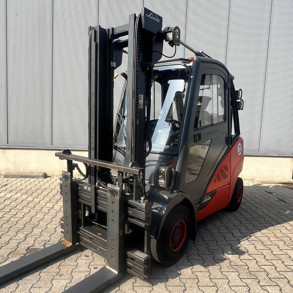 Linde H35T (393-02) EVO - Gázüzemű targonca: 1 kép. Linde H35T (393-02) EVO - Gázüzemű targonca: 1 kép.