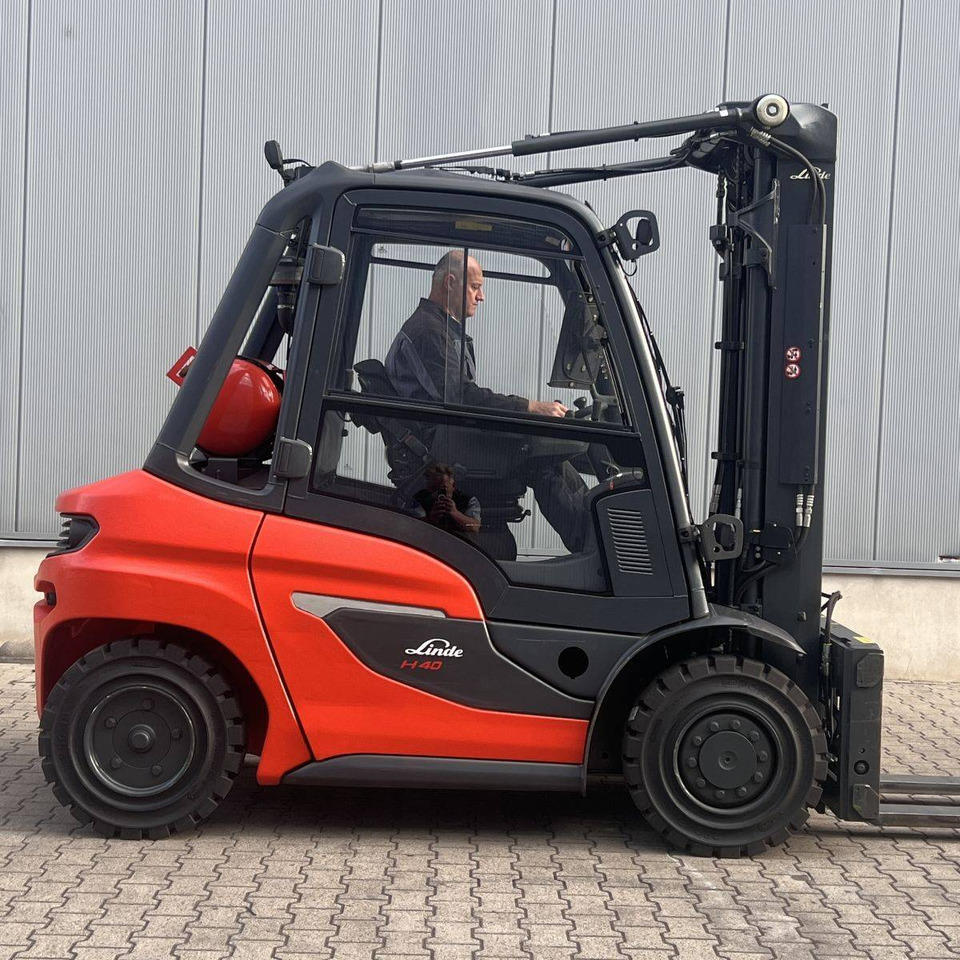 Linde H40/600T (1204) - Gázüzemű targonca: 4 kép. Linde H40/600T (1204) - Gázüzemű targonca: 4 kép.