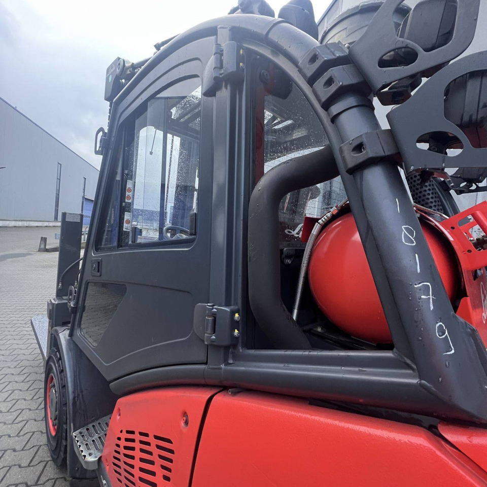 Linde H40T-02 (394) EVO - Gázüzemű targonca: 5 kép. Linde H40T-02 (394) EVO - Gázüzemű targonca: 5 kép.