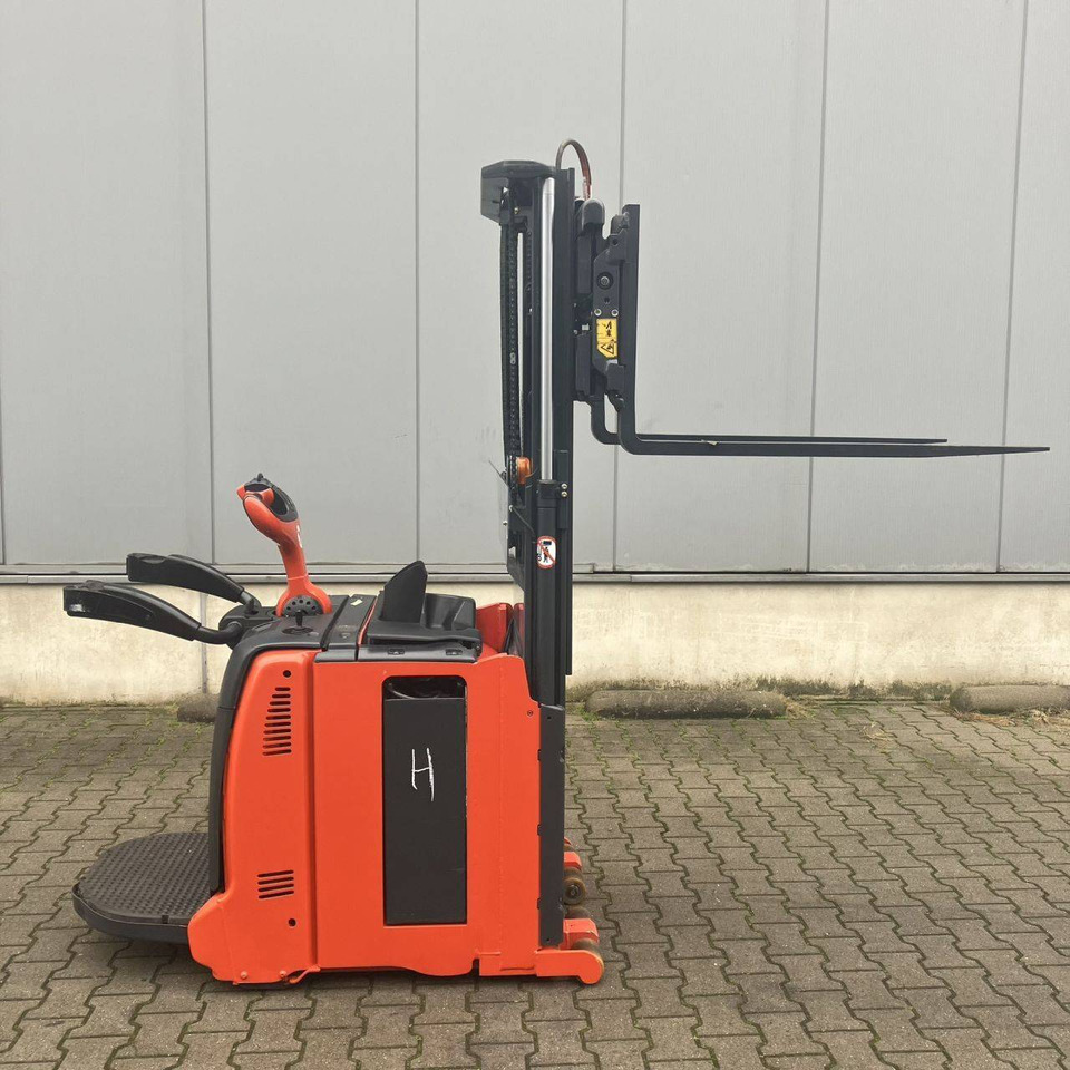Linde L06AC-AP (1170) - Emelőtargoncá: 3 kép. Linde L06AC-AP (1170) - Emelőtargoncá: 3 kép.