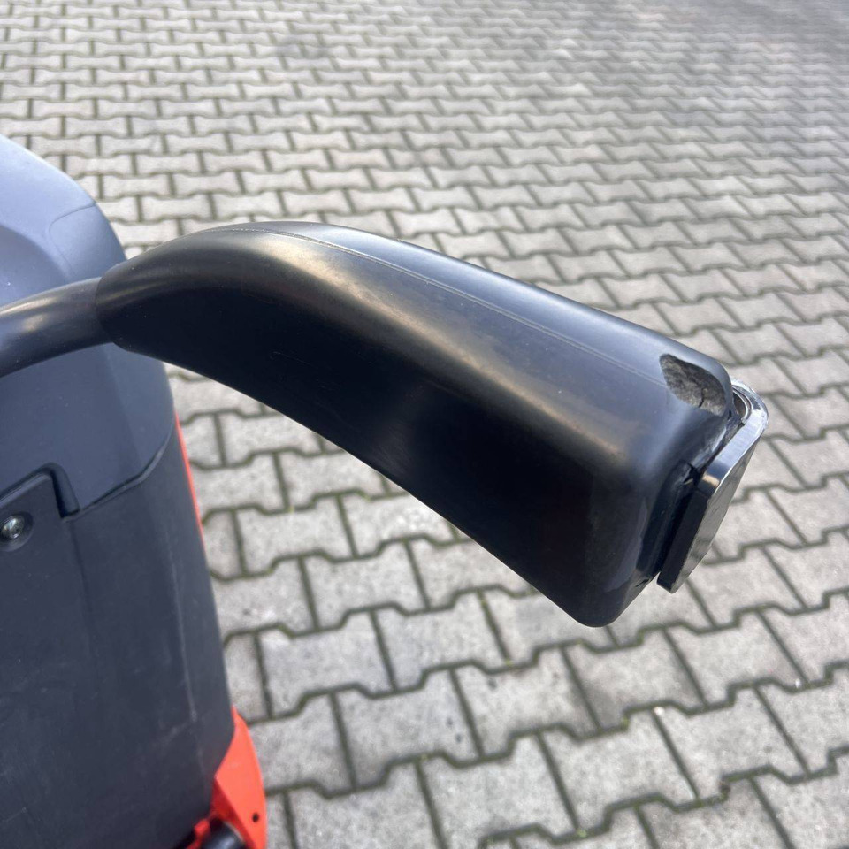 Linde L07AC-AP (1170) - Emelőtargoncá: 4 kép. Linde L07AC-AP (1170) - Emelőtargoncá: 4 kép.