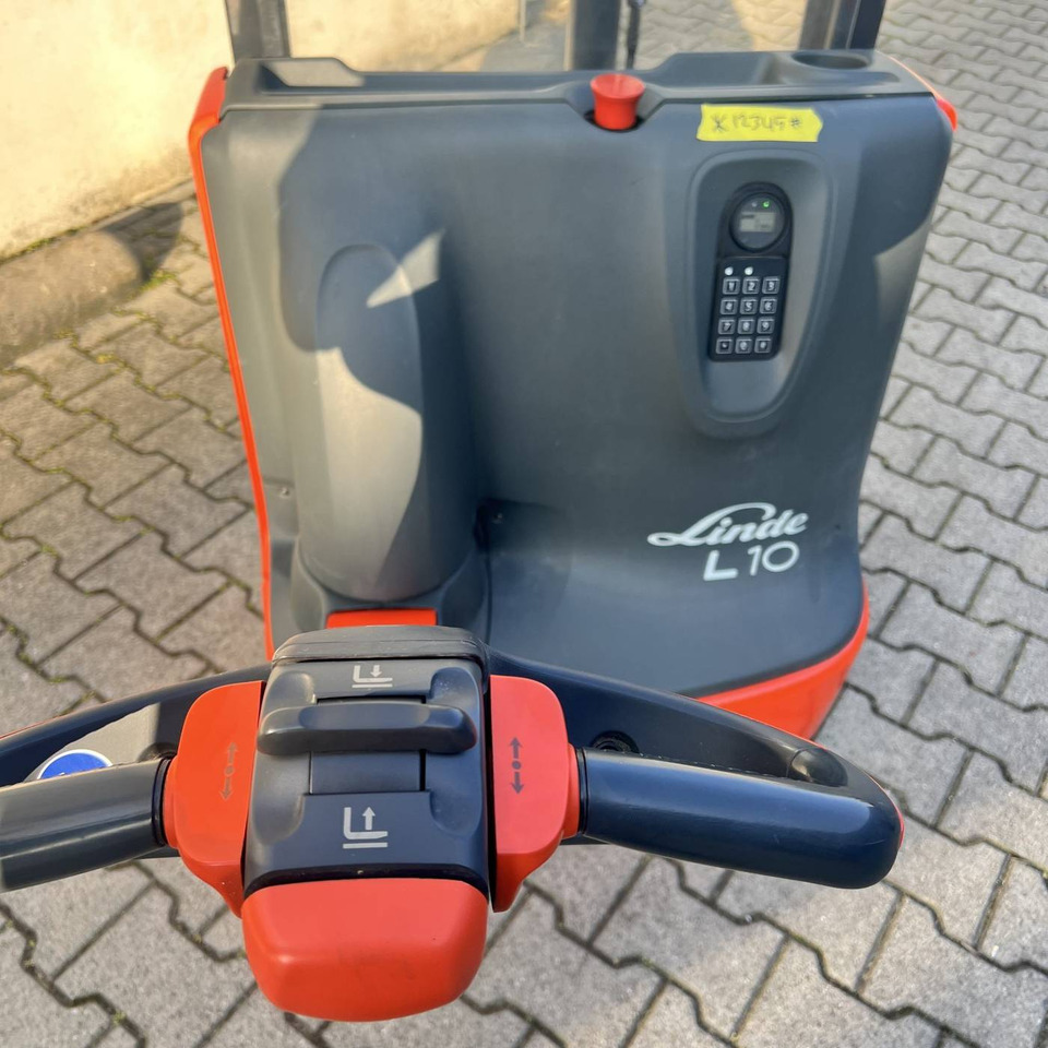 Linde L10 (1172) - Emelőtargoncá: 5 kép. Linde L10 (1172) - Emelőtargoncá: 5 kép.