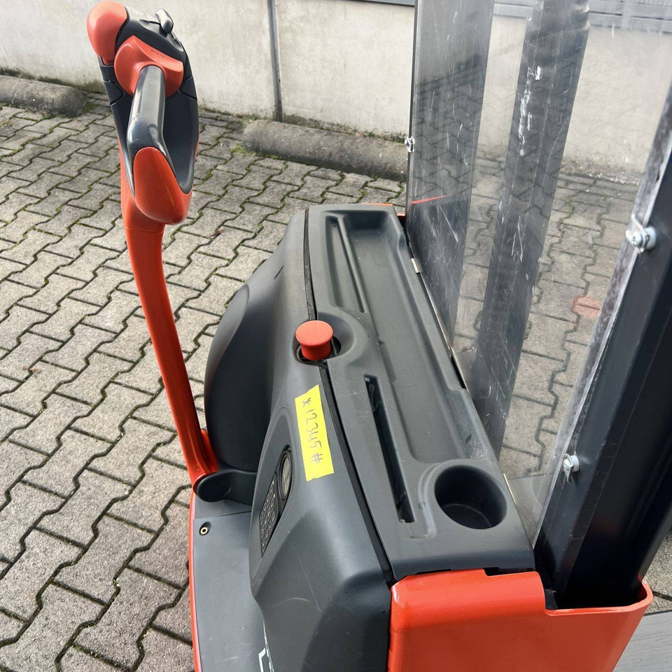 Linde L10 (1172) - Emelőtargoncá: 5 kép. Linde L10 (1172) - Emelőtargoncá: 5 kép.