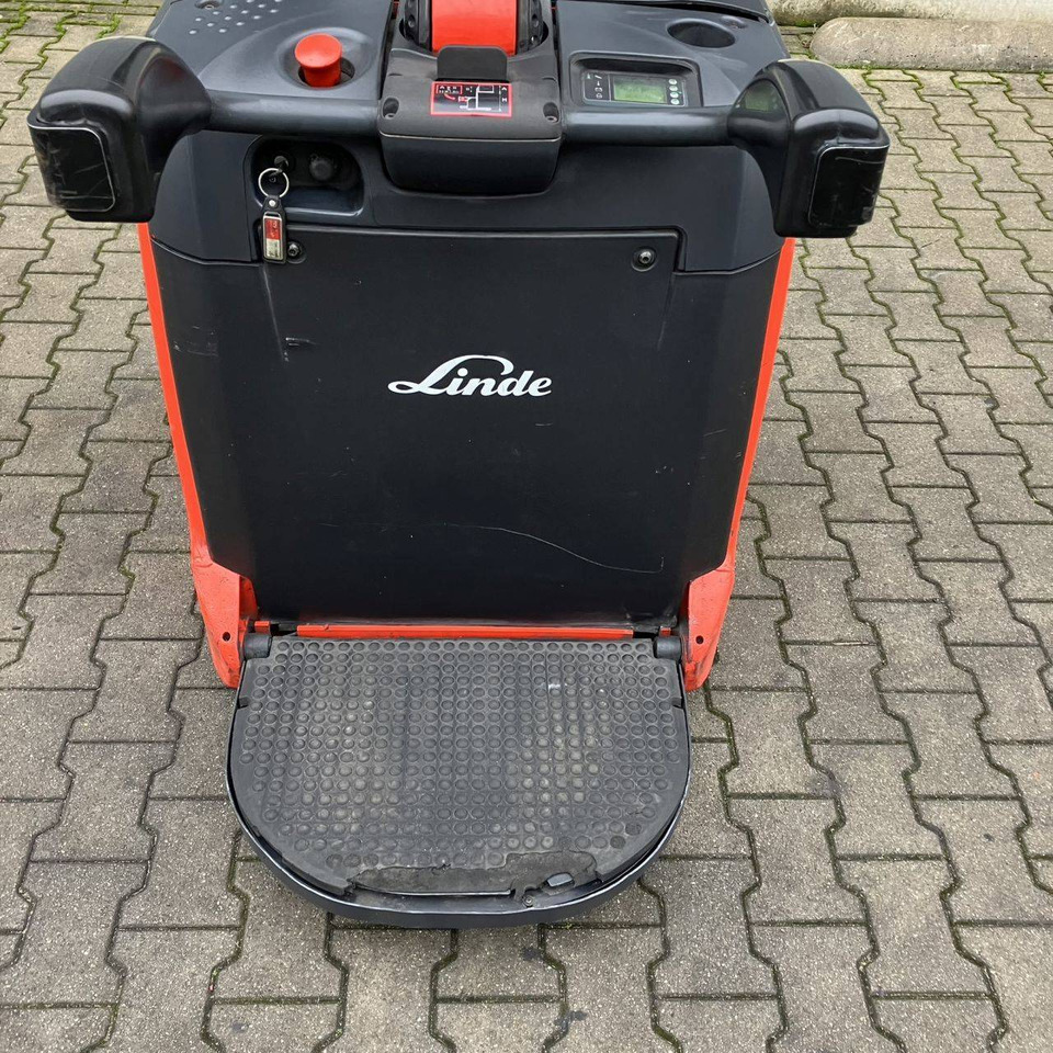 Linde L12AP (133) - Emelőtargoncá: 5 kép. Linde L12AP (133) - Emelőtargoncá: 5 kép.