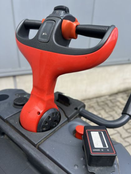 Emelőtargoncá Linde L12AP (133): 13 kép.