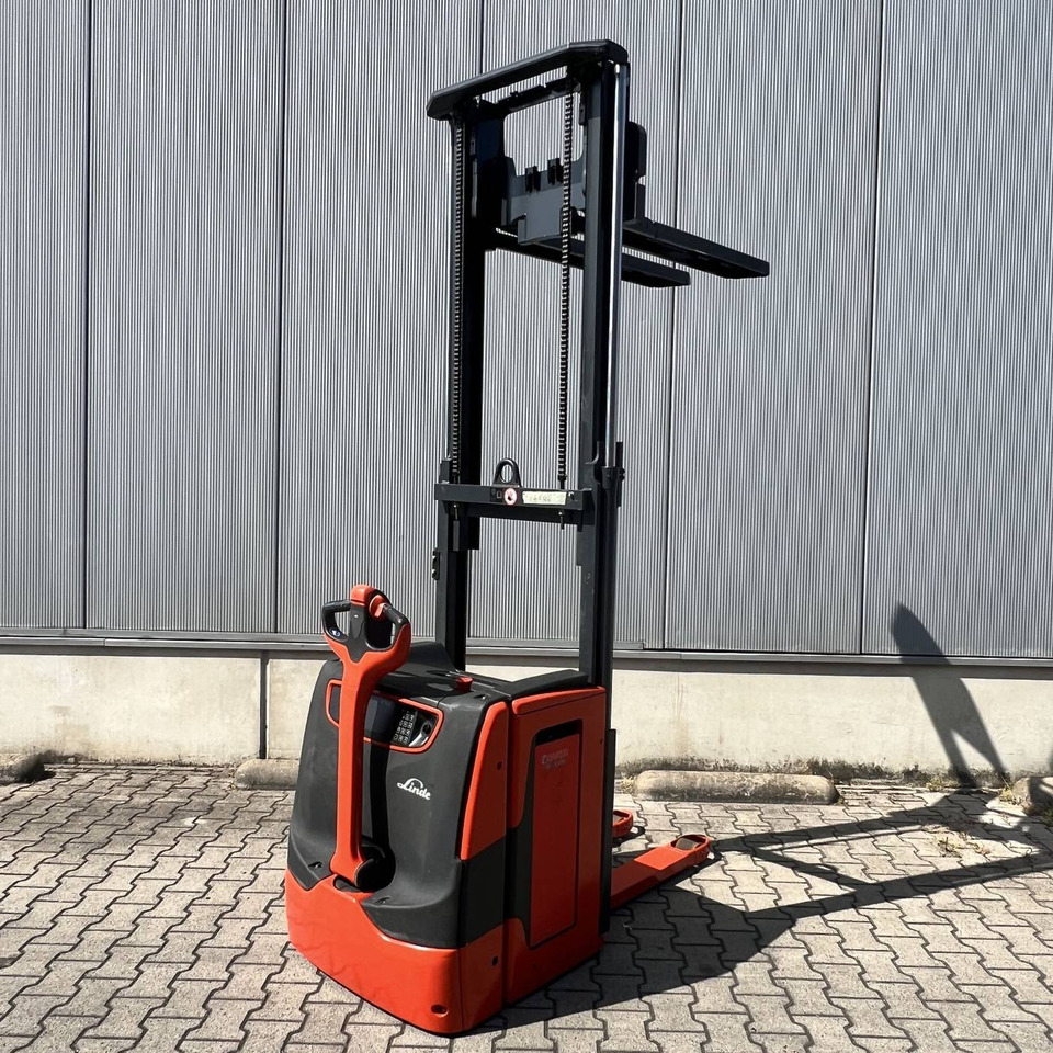 Linde L14 (1173) - Emelőtargoncá: 3 kép. Linde L14 (1173) - Emelőtargoncá: 3 kép.