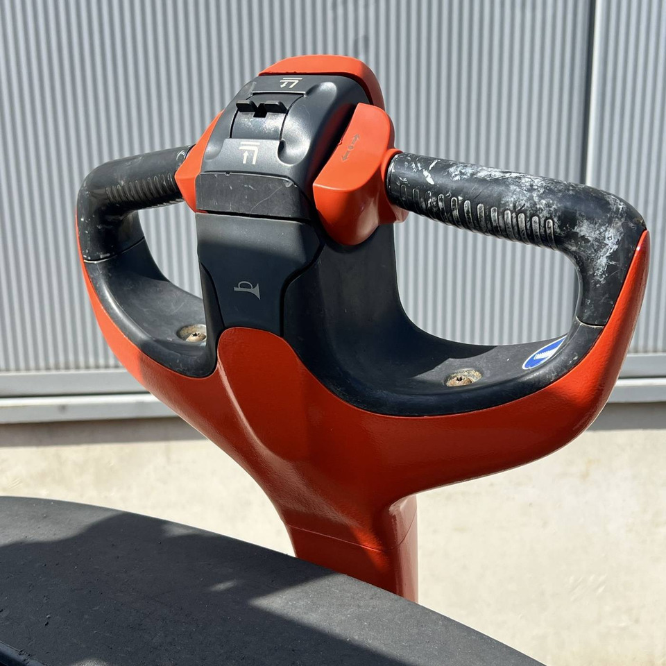 Linde L14 (1173) - Emelőtargoncá: 5 kép. Linde L14 (1173) - Emelőtargoncá: 5 kép.