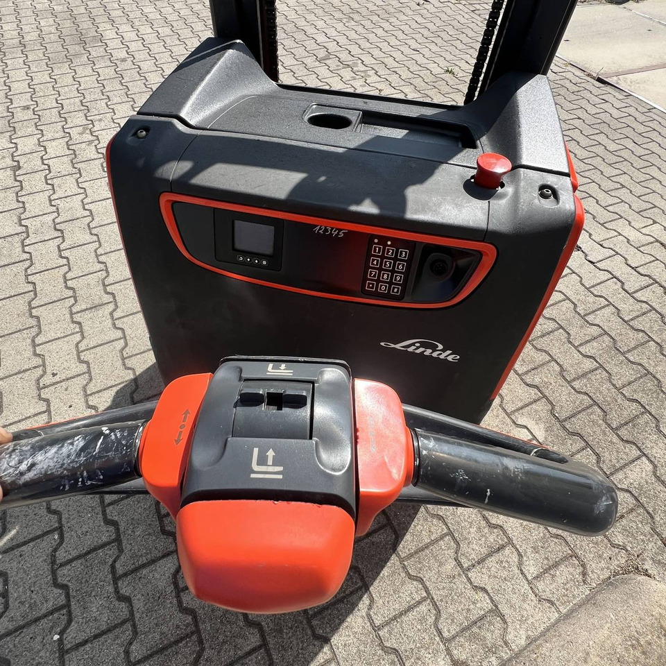 Linde L14 (1173) - Emelőtargoncá: 4 kép. Linde L14 (1173) - Emelőtargoncá: 4 kép.