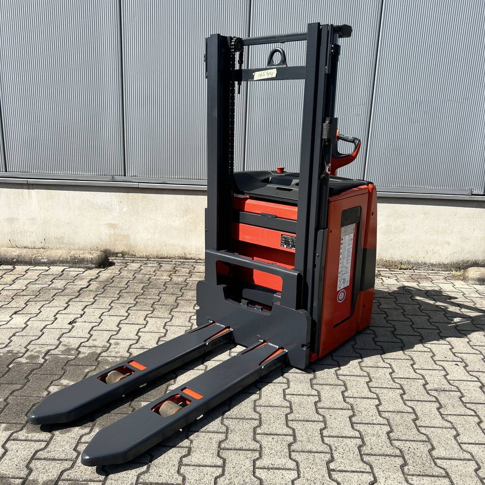 Linde L14 (1173) - Emelőtargoncá: 2 kép. Linde L14 (1173) - Emelőtargoncá: 2 kép.