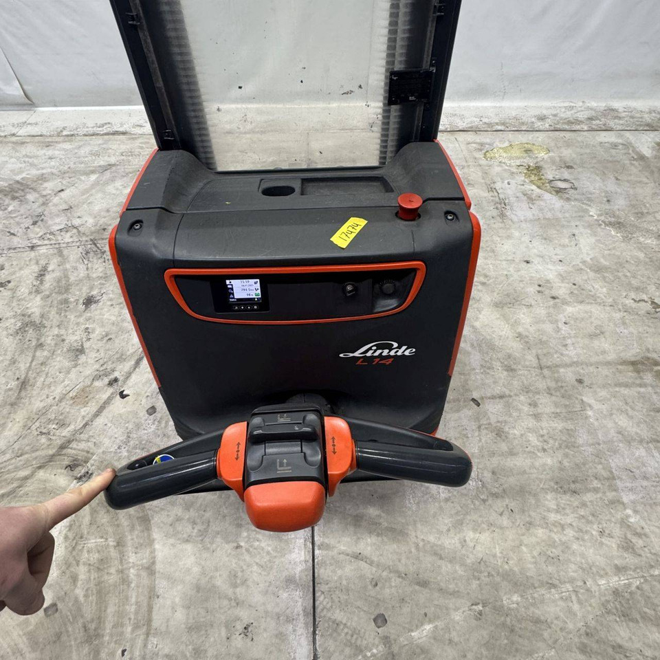 Linde L14 (1173) - Emelőtargoncá: 5 kép. Linde L14 (1173) - Emelőtargoncá: 5 kép.
