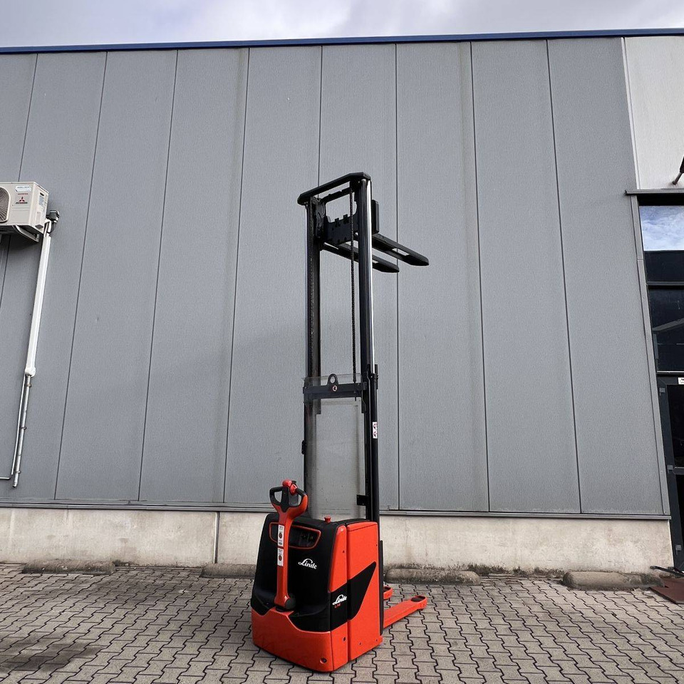 Linde L14 (1173) - Emelőtargoncá: 5 kép. Linde L14 (1173) - Emelőtargoncá: 5 kép.