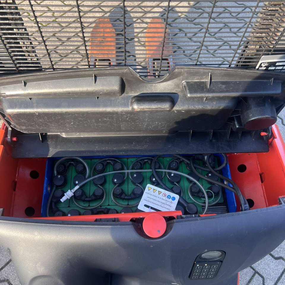 Emelőtargoncá Linde L14C (1169): 12 kép.