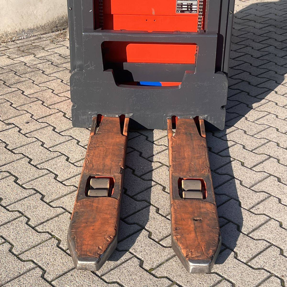 Emelőtargoncá Linde L14C (1169): 16 kép.