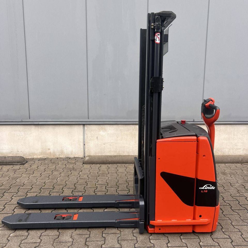 Linde L16 (1173) - Emelőtargoncá: 3 kép. Linde L16 (1173) - Emelőtargoncá: 3 kép.