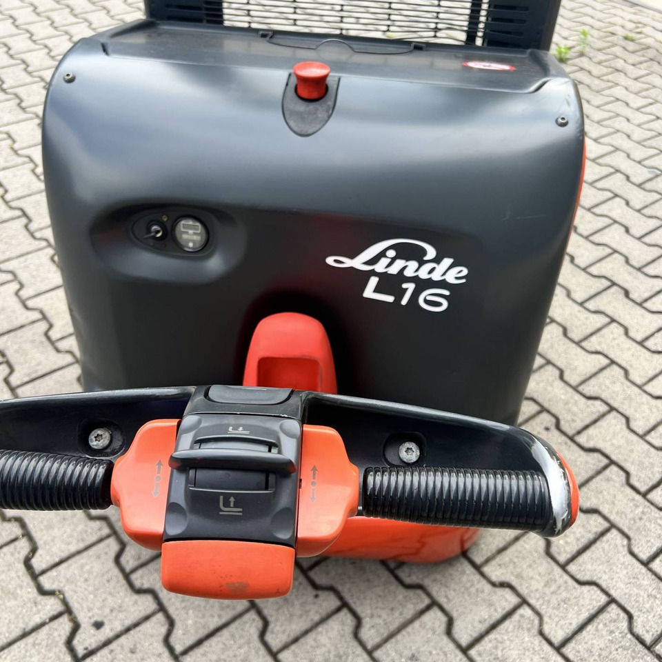 Linde L16 (372) - Emelőtargoncá: 5 kép. Linde L16 (372) - Emelőtargoncá: 5 kép.