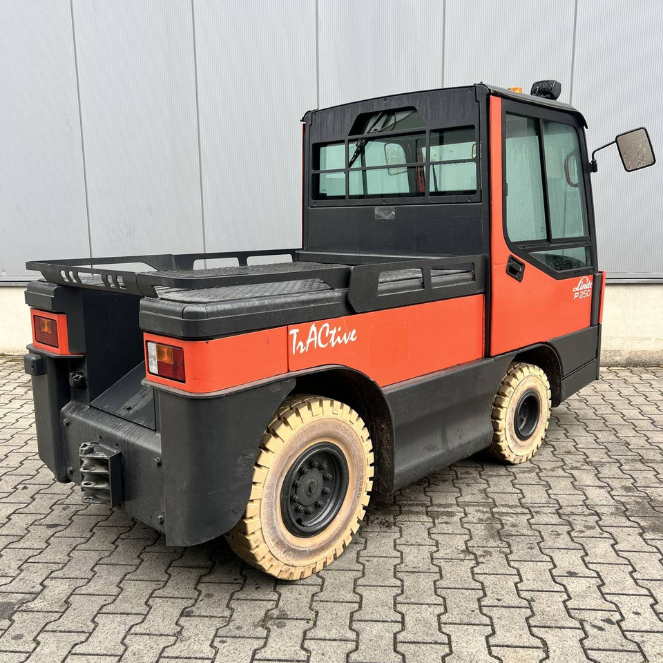 Linde P250 LWB (127) - Elektromos vontató: 2 kép. Linde P250 LWB (127) - Elektromos vontató: 2 kép.